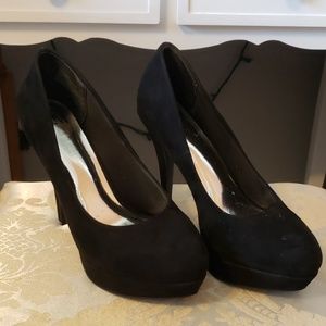 Size 9.5 WIDE Chelsea Moreland Firefly High Heels